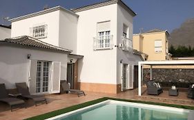 Villa Vanesa Luxury Private Villa With A Heated Pool, 4 Bedrooms And 4 Bathrooms