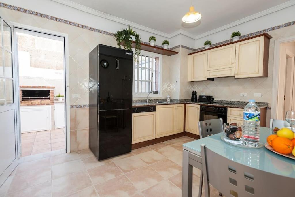 Villa Vanesa Luxury Private Villa With A Heated Pool, 4 Bedrooms And 4 Bathrooms Costa Adeje  Exterior photo